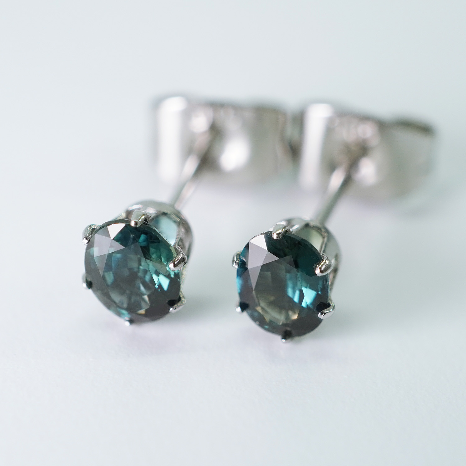 【一点物】天然石 0.3ct ティール サファイア スタッド ピアス ペア