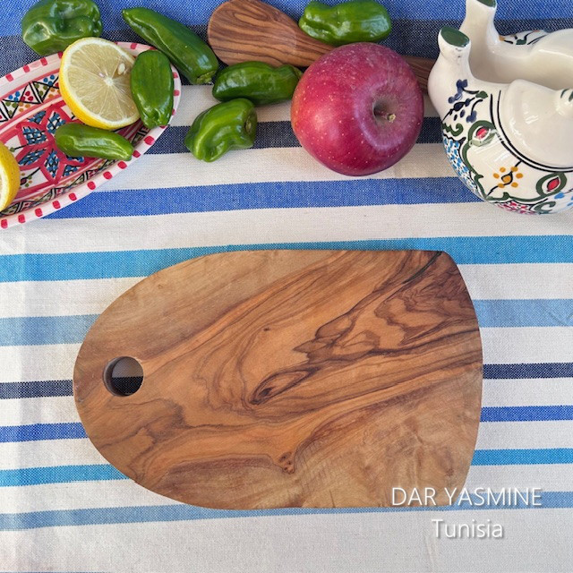 オリーブの木　フリーカット　しっかりと厚みのあるボード　約26cm