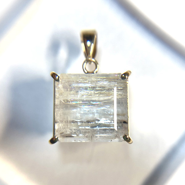 ベリロナイト ペンダント 7.609ct K18