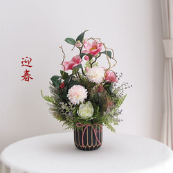 お正月飾り　ピンクの椿　葉牡丹　アレンジメント お正月飾り ピンクの椿 葉牡丹 アレンジメント クレイ椿と葉牡丹の