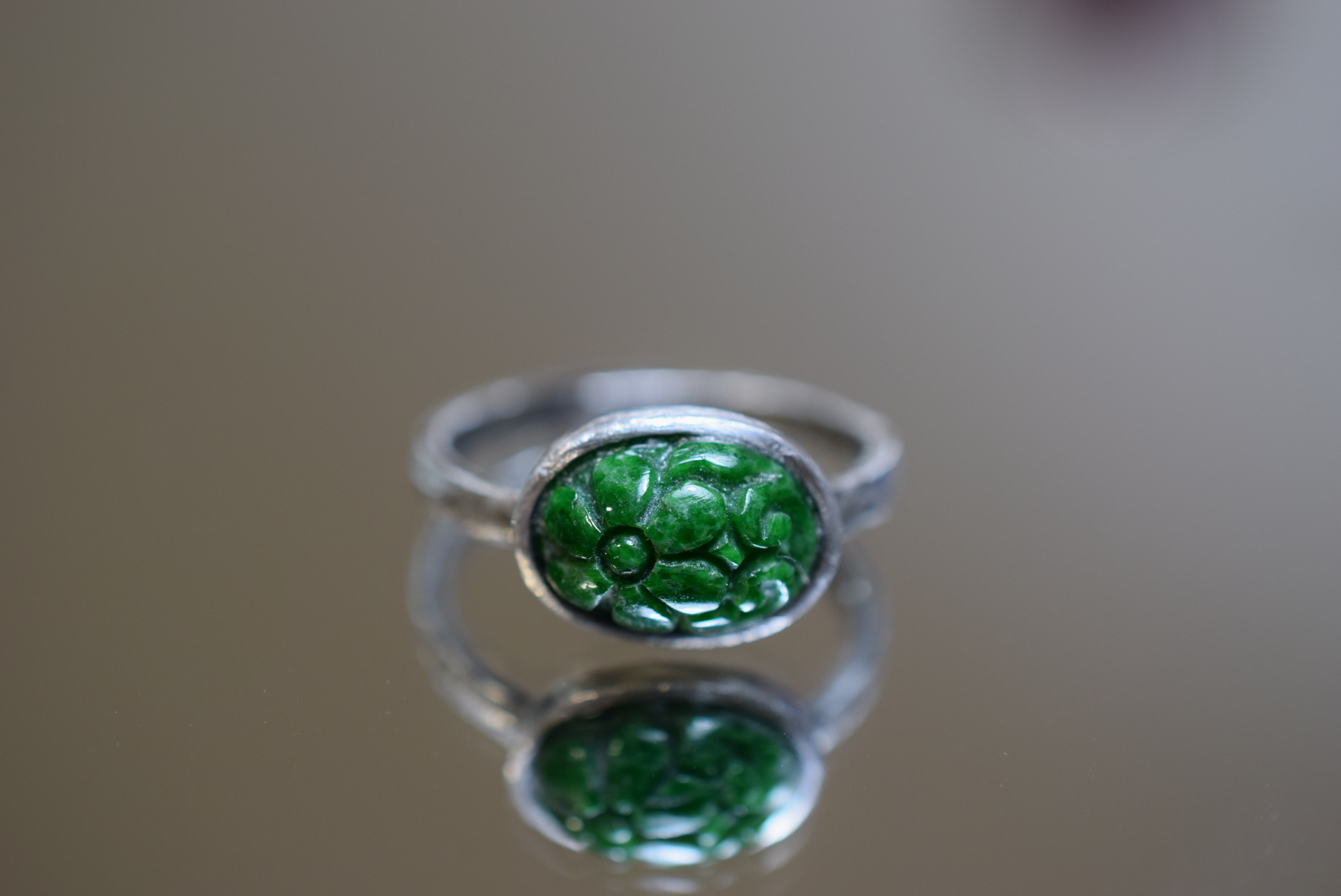 RG10-132 手作り 一点物 シルバー ミャンマー産 A貨 本翡翠 干青 指輪 フリーサイズ 彫り花