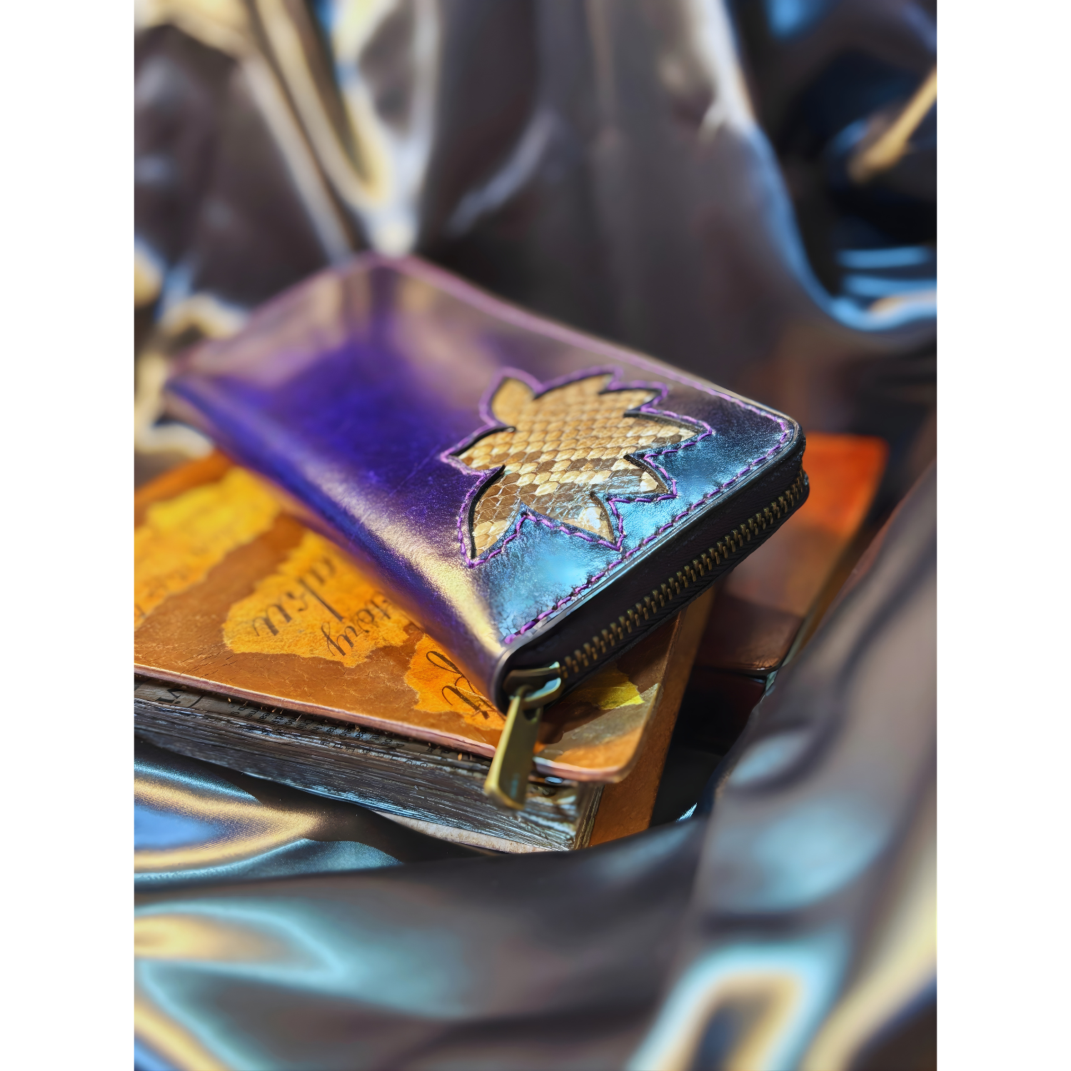 【数量限定】ラウンドファスナーウォレット　フラワースネーク