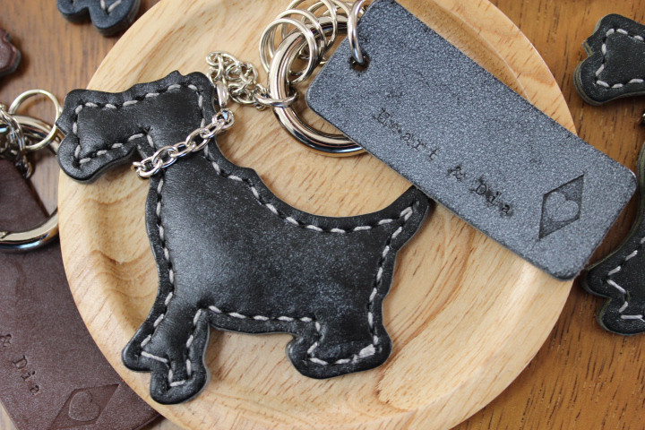 Ｈｅａｒｔ＆Ｄｉａ　手縫い　カラビナキーリングドック　ブライドルレザー（ブラック）