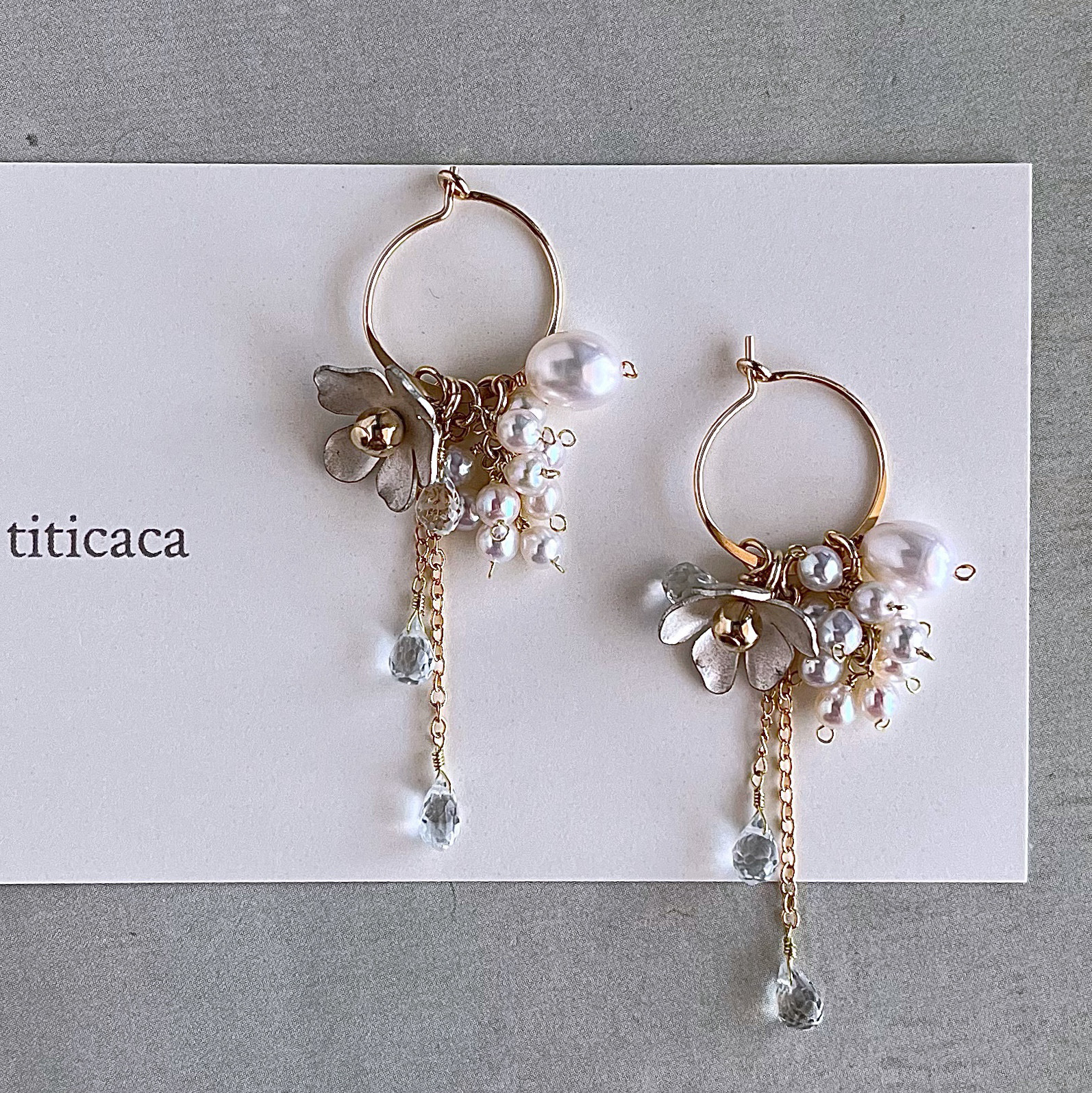 ホワイトトパーズ、淡水パール、白銀フラワーの着せ替え【チャームセット】