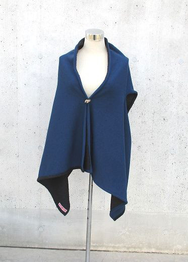 チャコールグレーモヘア×青リバーシブル　ベスト　ポンチョ　マフラー　巻きスカート　アレンジ可能