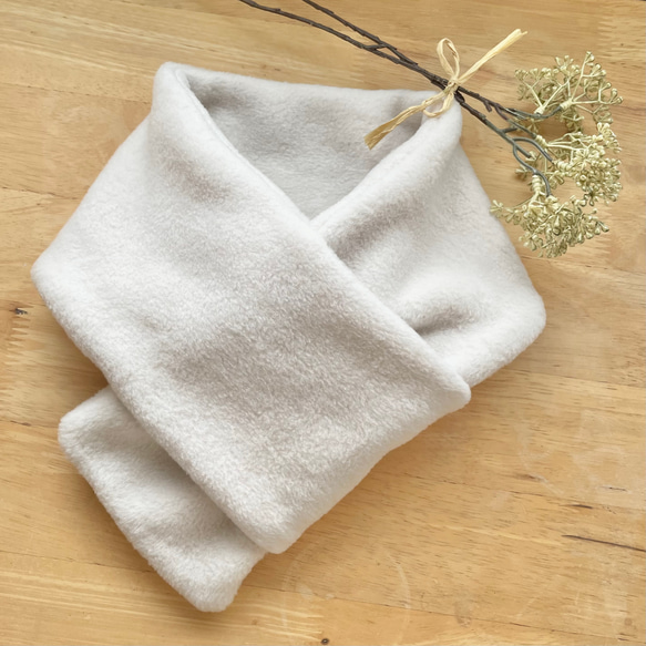 【新色】「シンプルが良い。」大人の上質&暖かフリース コンパクトマフラー(エクリュ) 3枚目の画像