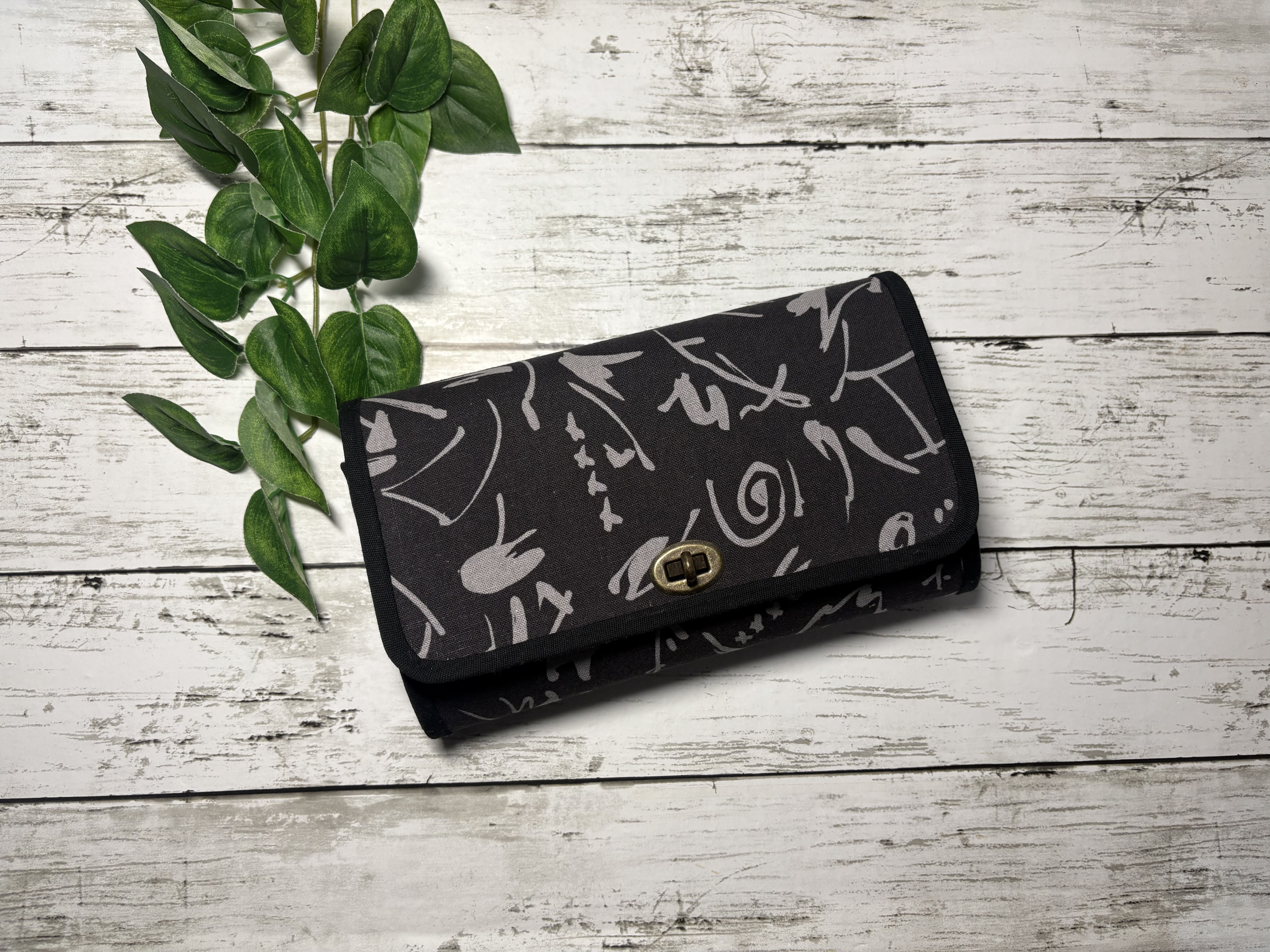 ハンドメイド　長財布　お財布バッグ　やりくり財布　マスク入れ　カード入れ　大容量　ショルダー紐　北欧　ショルダーバッグ