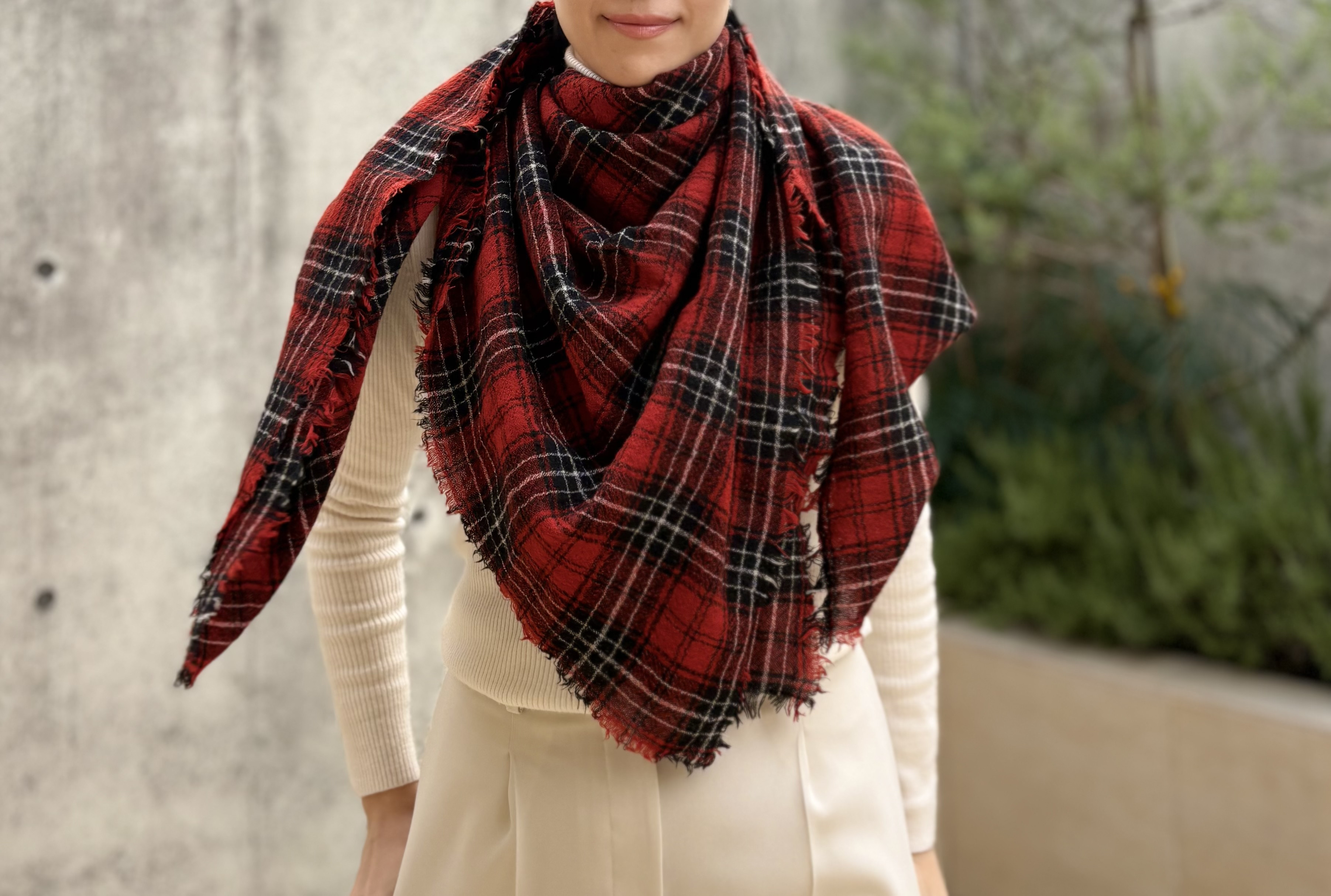 new! WOOLフリンジストール 140㎝×140㎝【 Rouge & Noir 】ウール100% 大判