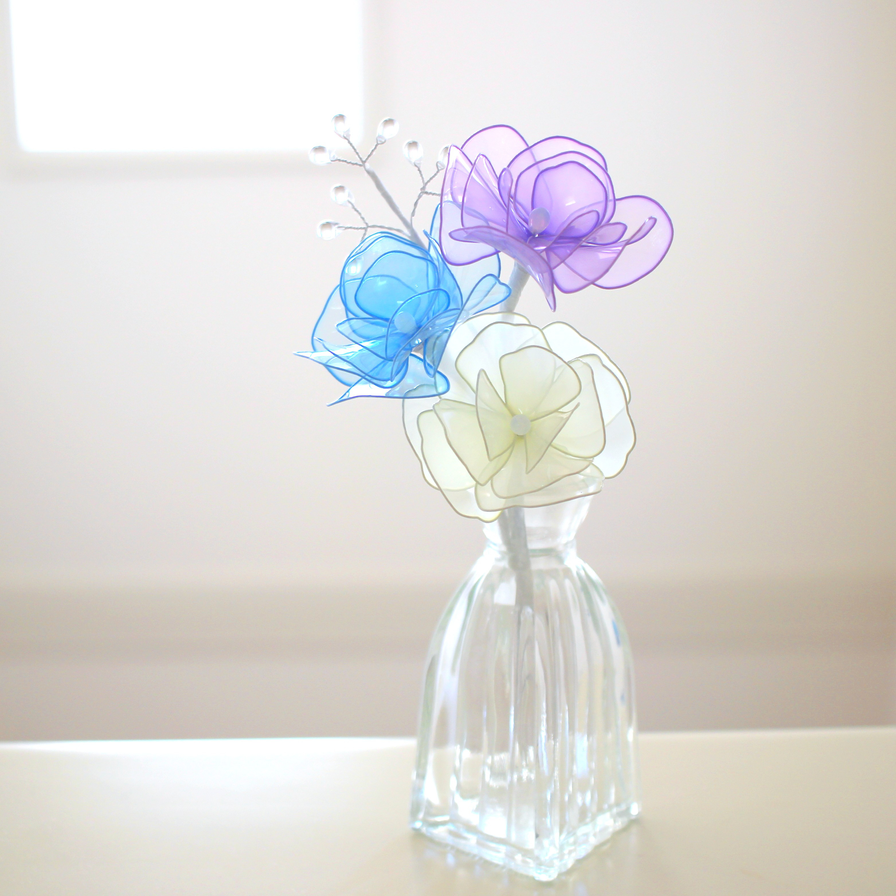 光に透けるミニブーケ〈Dip Art〉