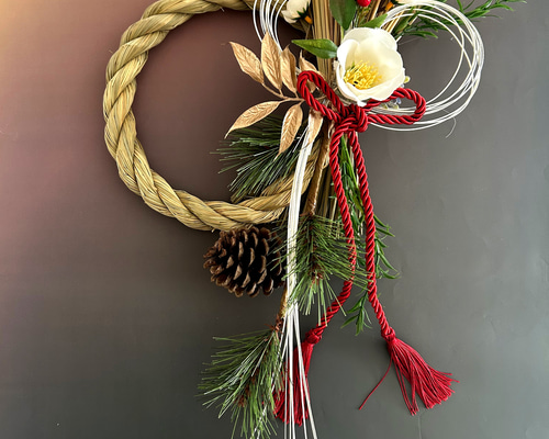 白椿の清らかな美を束ねた“和祥”しめ縄飾り＊早割価格＊清雅な和の趣