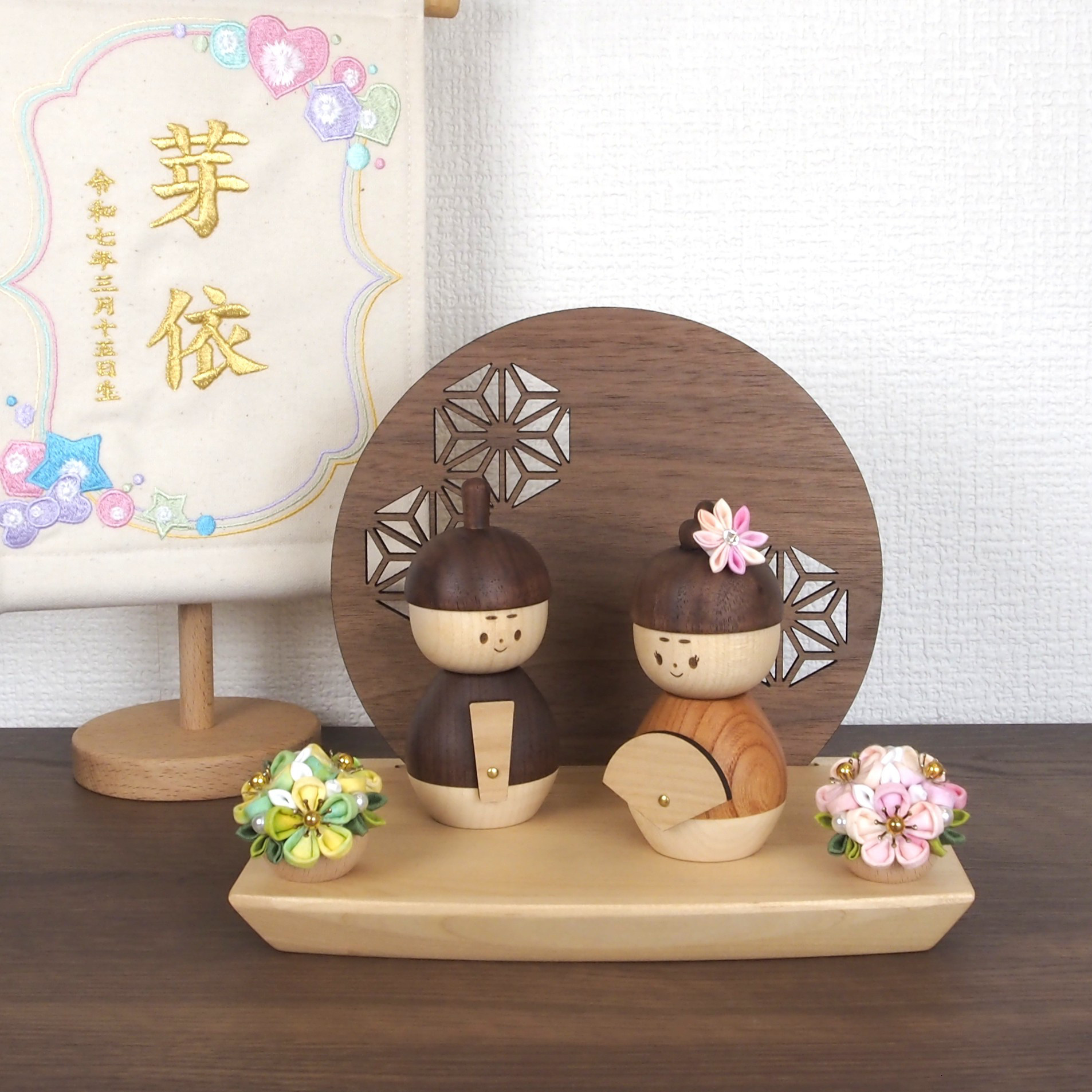 選べる特典付き　お顔が選べる木製ひな人形　W200背面突板セット