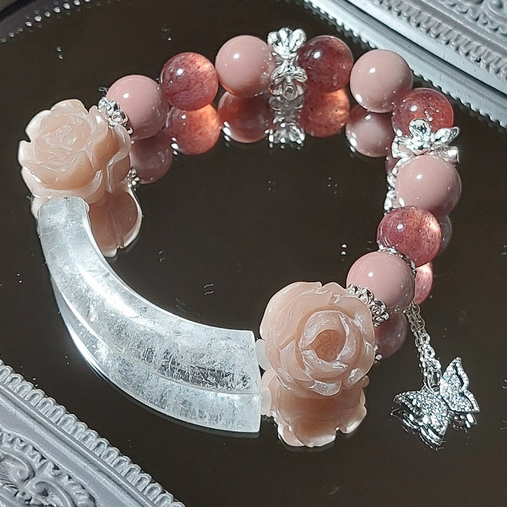 水晶カーブ×ピンクアラシャン×ストロベリークォーツのブレスレット