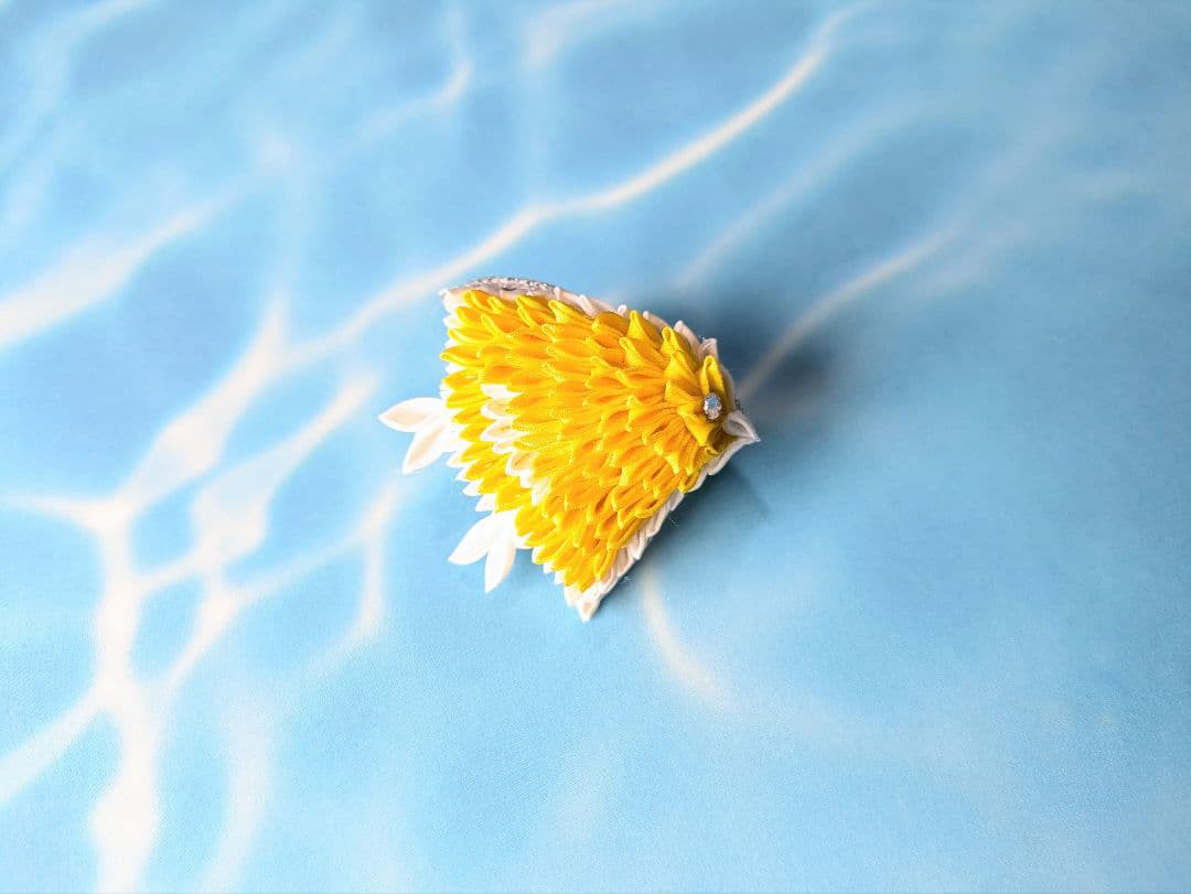 帯留め 明治時代の本から再現した千鳥つまみ細工