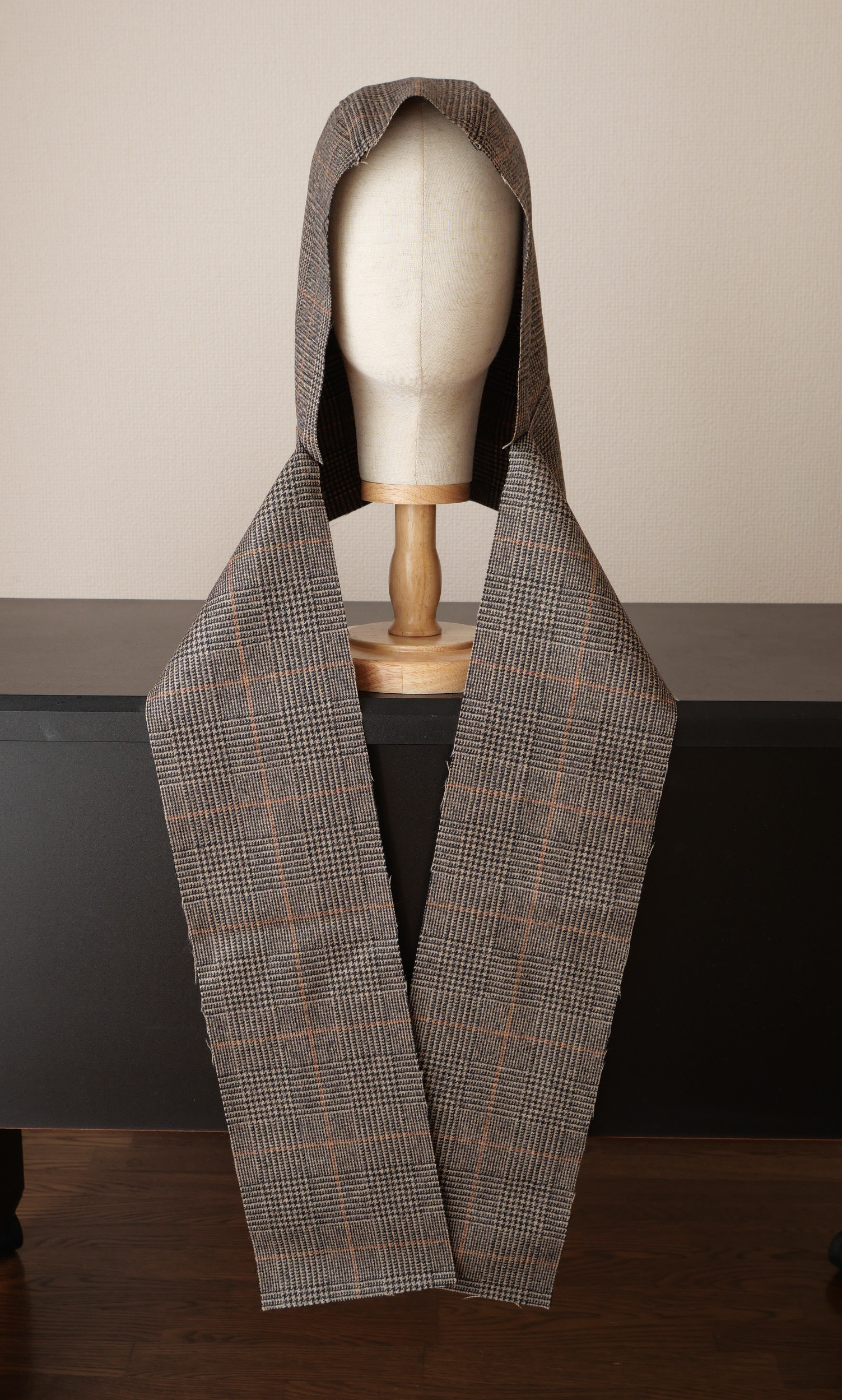 ＜値下げ＞＜カスタムオーダー＞フード付きマフラー　上品なスーツ素材のリバーシブルマフラー　プレゼントやギフトにも