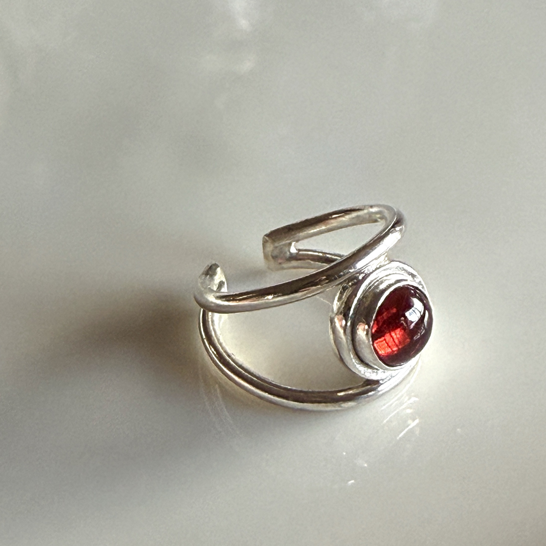 Twin Flow – Garnet イヤーカフ /片耳用/silver950/ガーネット/赤