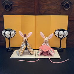 ちょこんとかわいい かわいい和柄のお着物の うさぎの三人官女(お道具