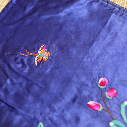 漢繡 牡丹と蝶 手刺繍 古布 アンティーク 中国伝統工芸 花文様 一点物