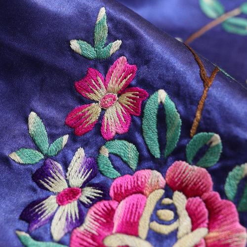 漢繡 牡丹と蝶 手刺繍 古布 アンティーク 中国伝統工芸 花文様 一点物