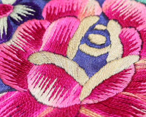漢繡 牡丹と蝶 手刺繍 古布 アンティーク 中国伝統工芸 花文様 一点物