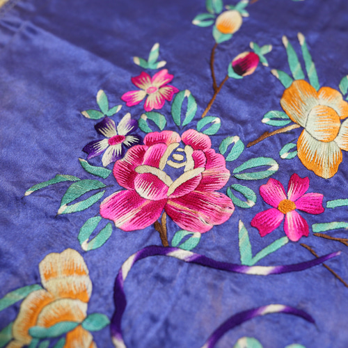 漢繡 牡丹と蝶 手刺繍 古布 アンティーク 中国伝統工芸 花文様 一点物