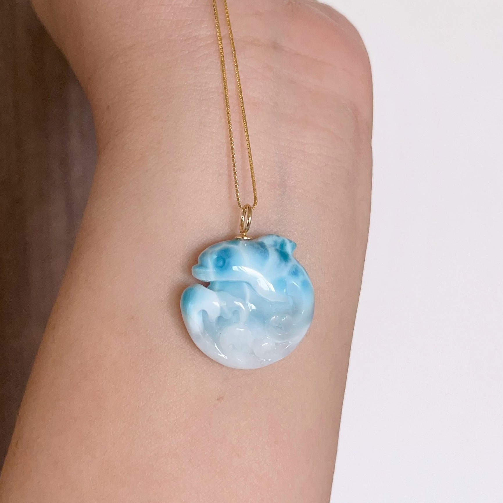 天然無処理　ラリマー 可愛いイルカ様のペンダント　k18 No98