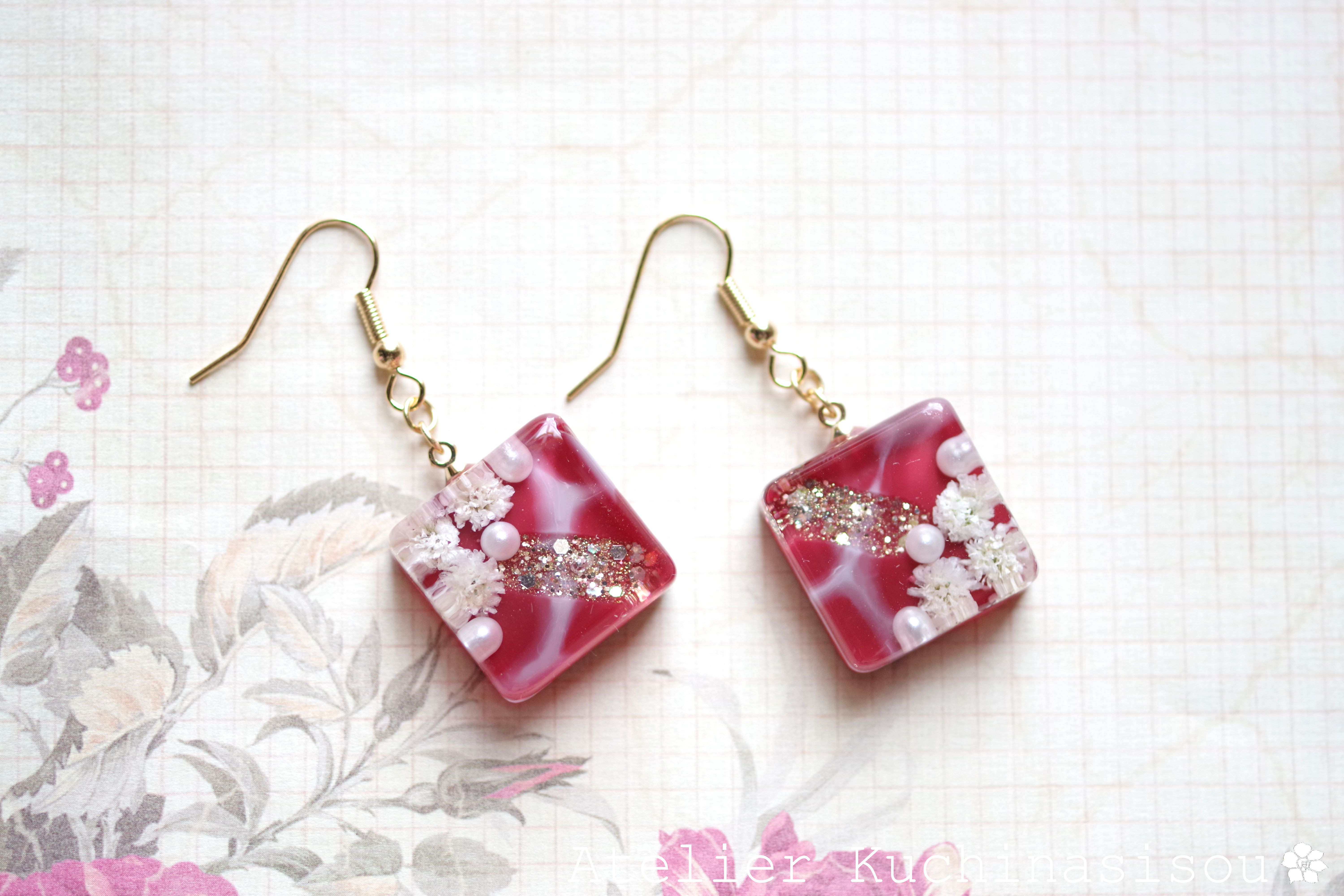 レジンアート スクエアピアス〈天竺牡丹〉 ピアス（フック・チェーン