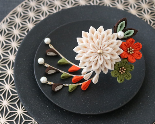 アイボリー】つまみ細工のクリップ付きかんざし＊七五三や卒業式の髪