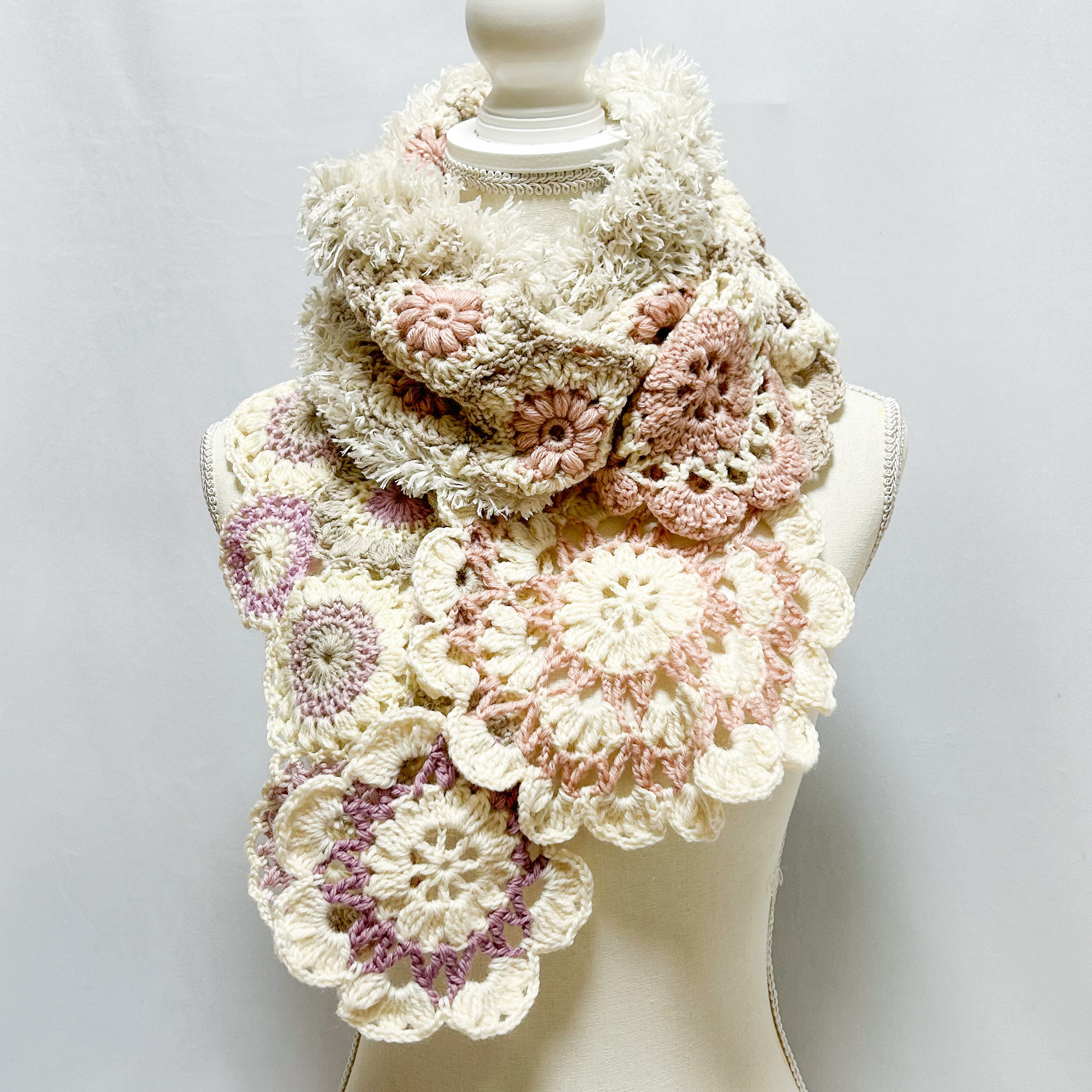 Bloom Knit タイリンマフラー［Antique Rose／アンティークローズ］花モチーフ 手編み 冬ギフト