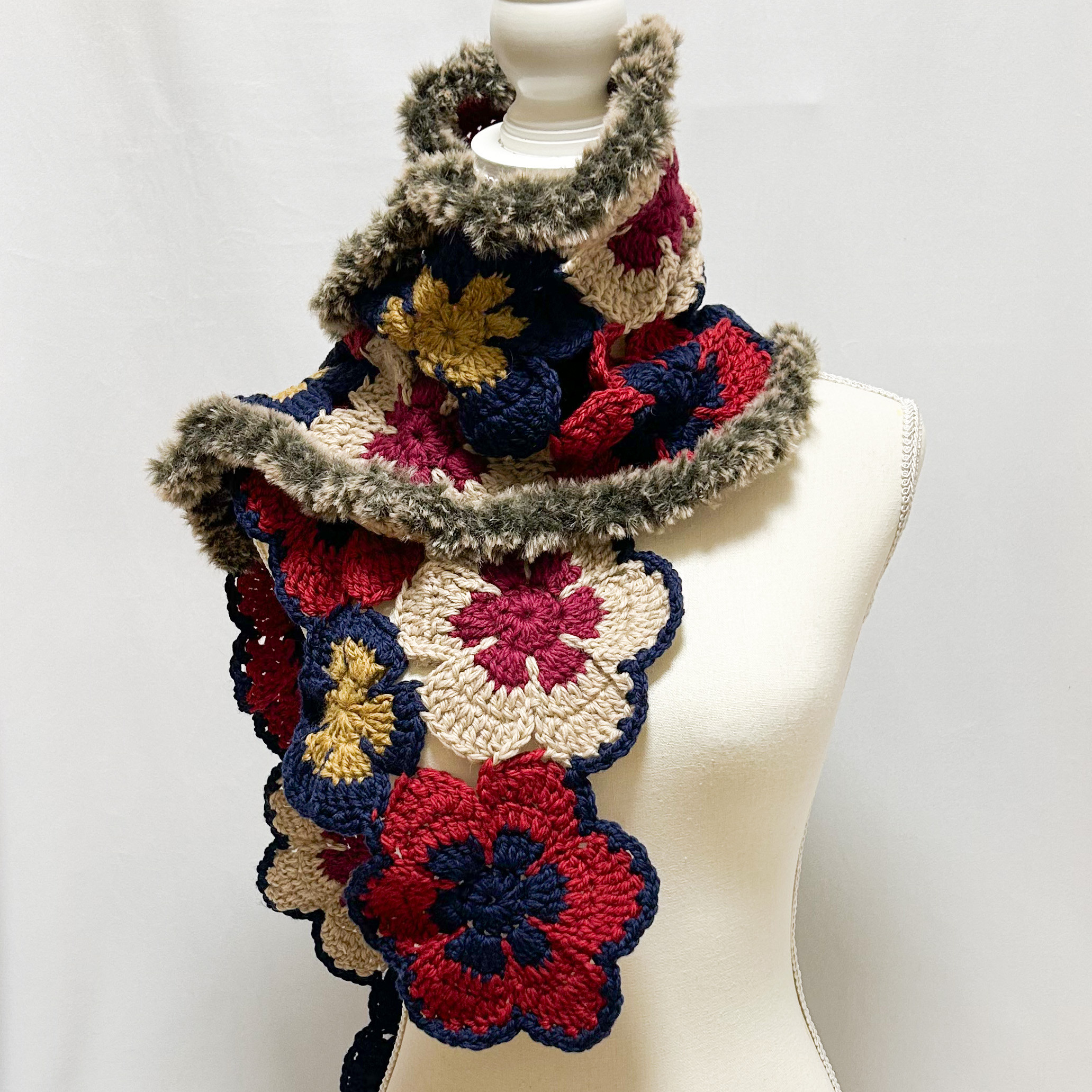 Bloom Knit 大輪フラワーモチーフマフラー［Retro Rouge／レトロルージュ］手編み　マフラー　一点物｜詳細画像