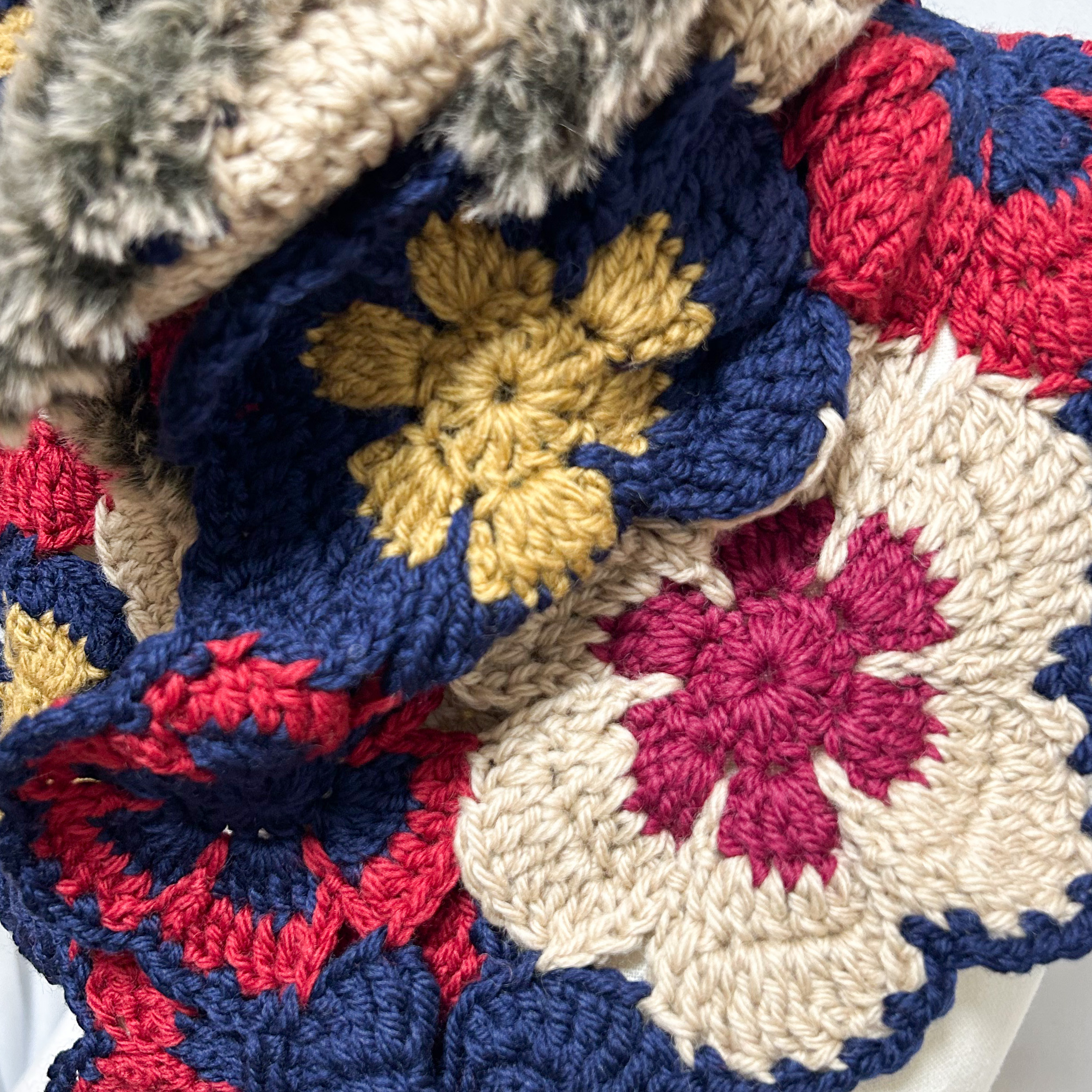 Bloom Knit 大輪フラワーモチーフマフラー［Retro Rouge／レトロルージュ］手編み　マフラー　一点物｜詳細画像