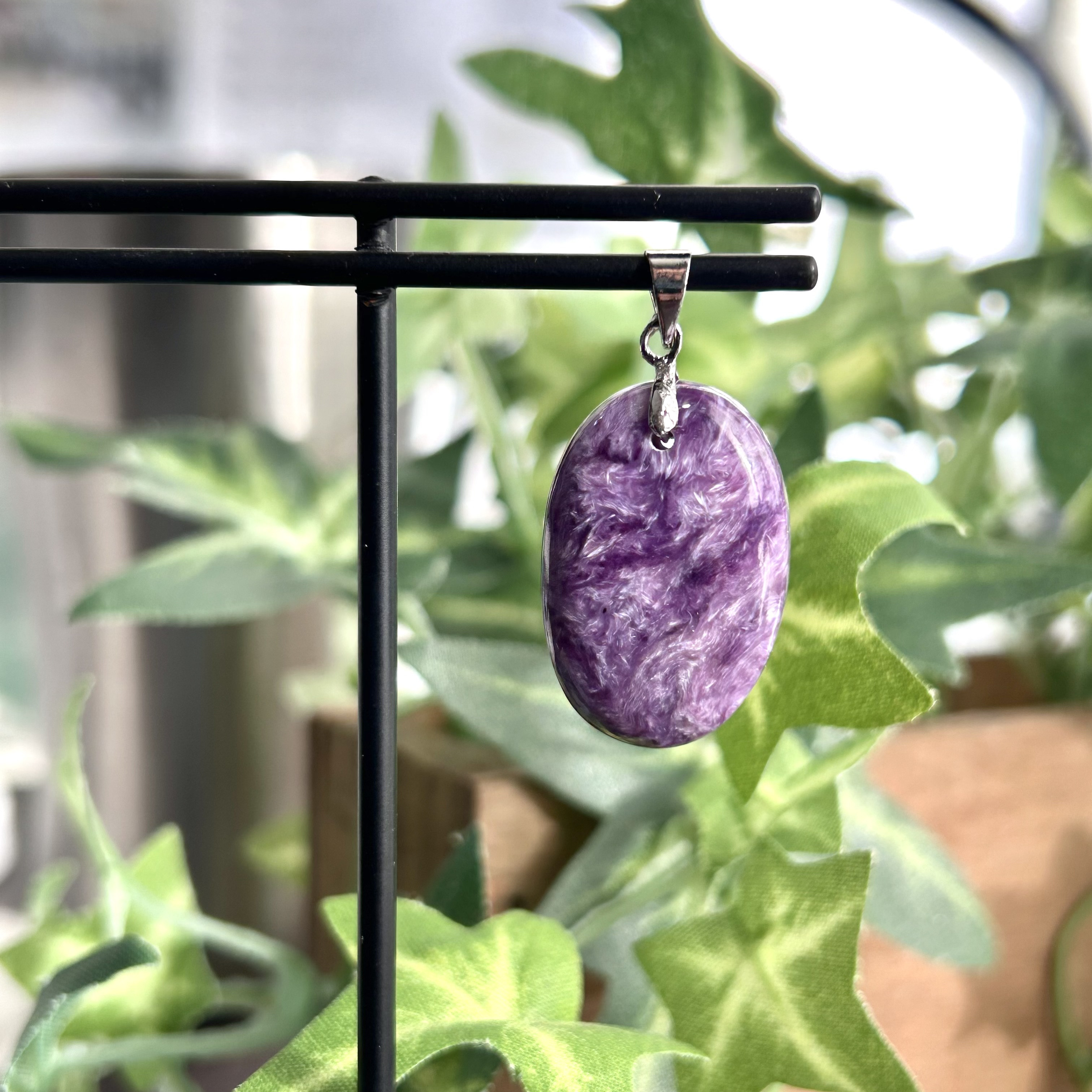 ～三大ヒーリングストーン～　チャロアイト  オーバル型　無染色　24ｍｍ　天然石ペンダントトップ