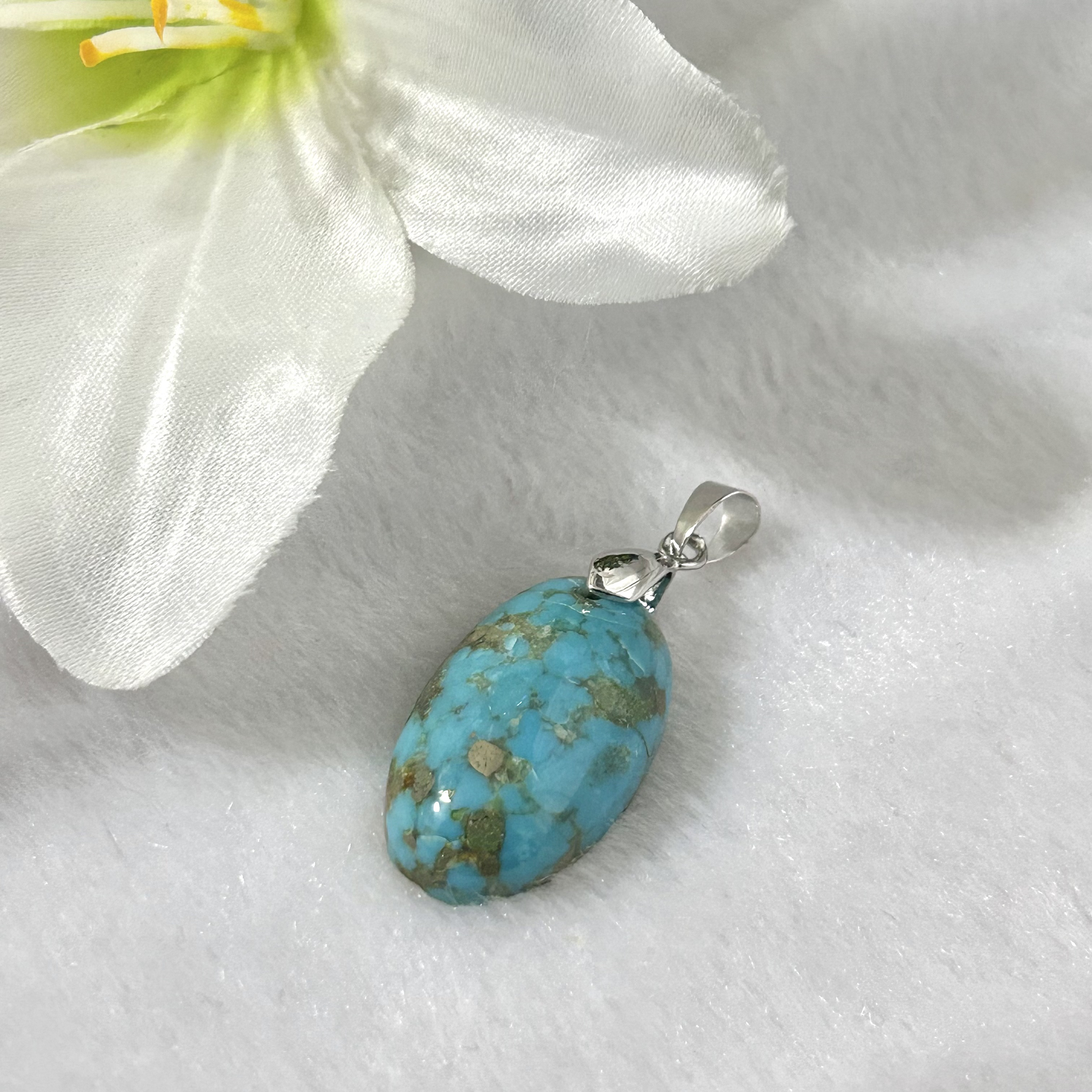 アリゾナ ターコイズ（トルコ石／スパイダー・ターコイズ）天然未加工　天然石ペンダントトップ　誕生石　オーバル型