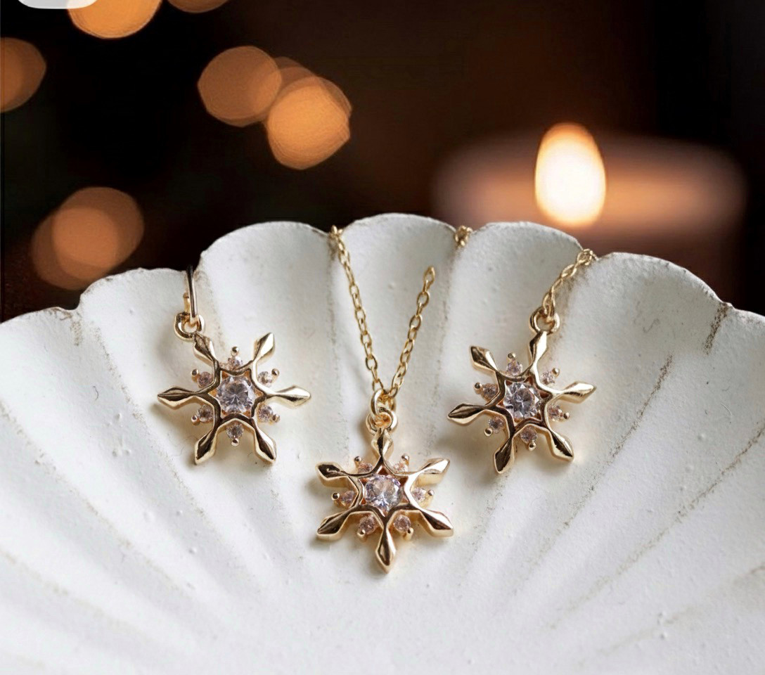 〜creema限定 冬の煌めき２点セット〜雪の結晶ピアス&ネックレス