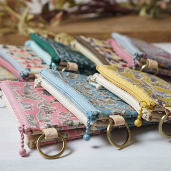 【受注制作】ダブルカードポーチ Strawberry Thief（ストロベリー・シーフ）ブラウン　リバティラミネート生地 11枚目の画像