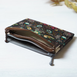 【受注制作】ダブルカードポーチ Strawberry Thief（ストロベリー・シーフ）ブラウン　リバティラミネート生地 2枚目の画像