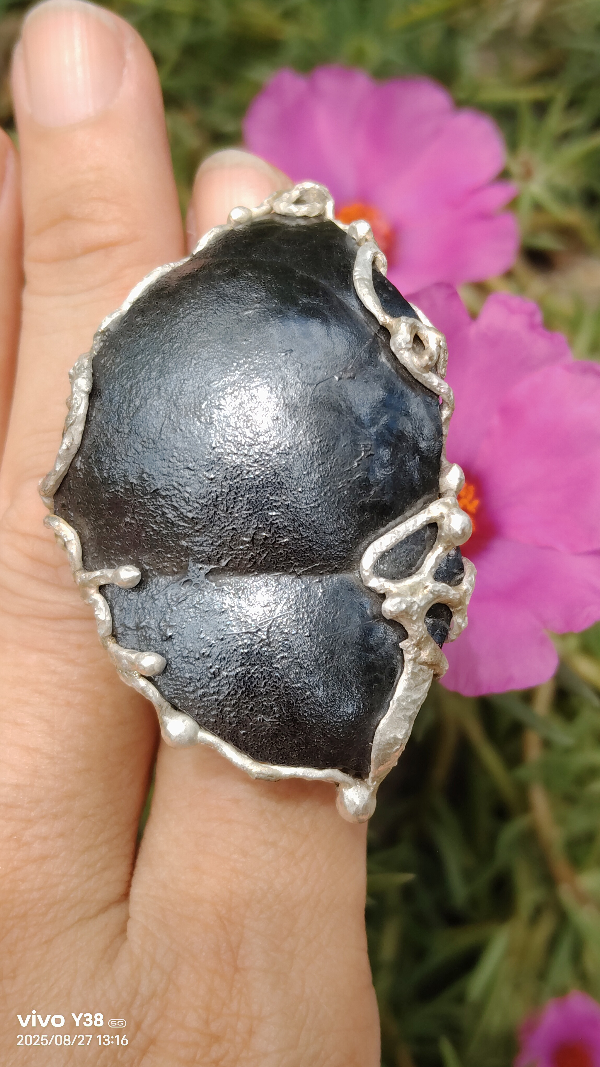 ヘマタイトシルバーリング - ハンドメイドスターリングシルバーリング - 「Jia」