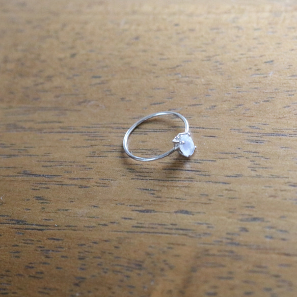 （獨一無二，925銀）寶石級刻面彩虹月光石銀戒指（6 x 4 毫米，13 號） 第6張的照片