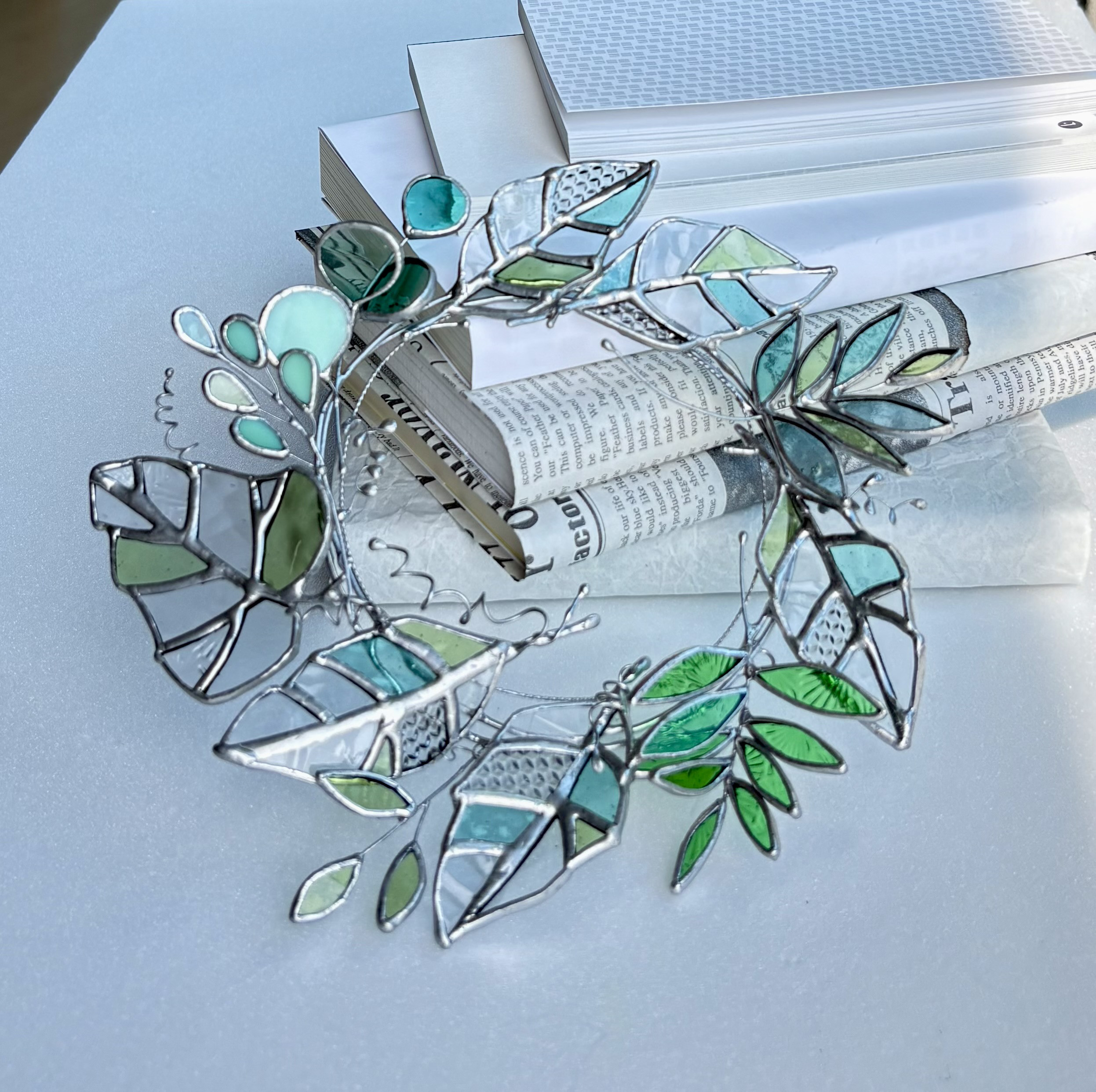 *+木の葉を集めた葉っぱのリース*+part II*+ステンドグラス　1点のみ