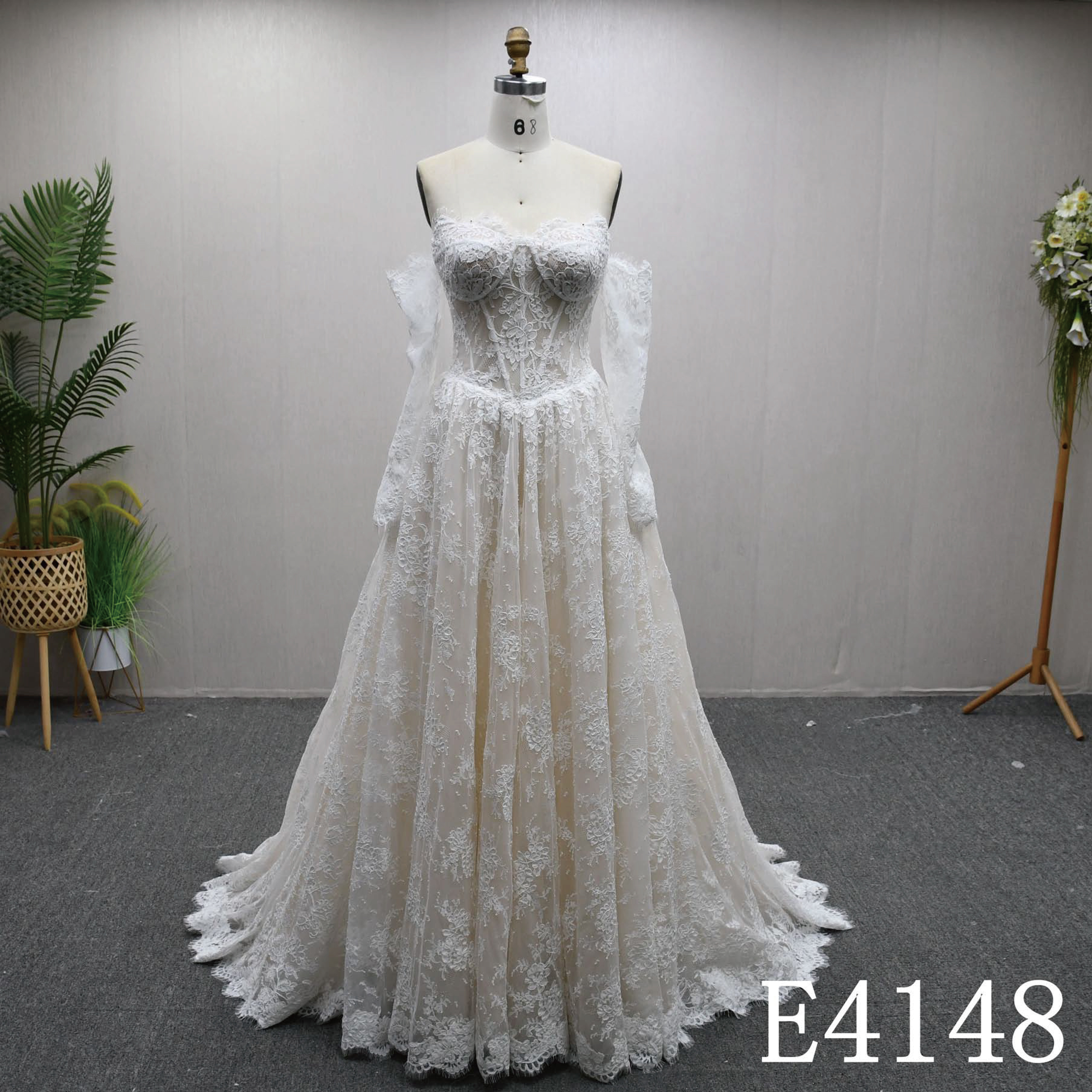 肩出しデコルテ　オフショルダー二の腕カバ　取り外し可能お袖　咲き誇る透け花レース スカラップレース総レース二次会前撮り