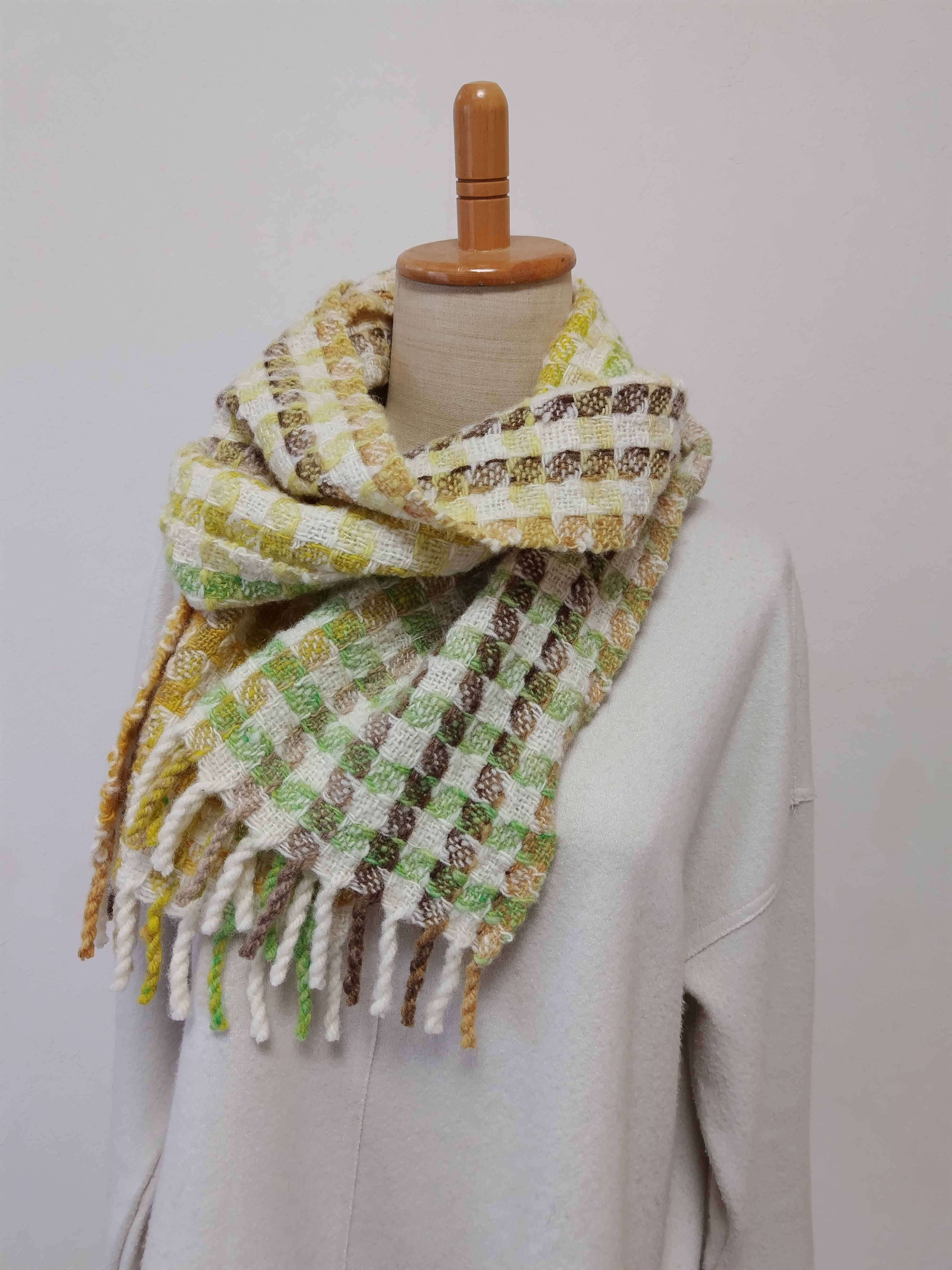 手紡ぎ手織りのマフラー　風車織り