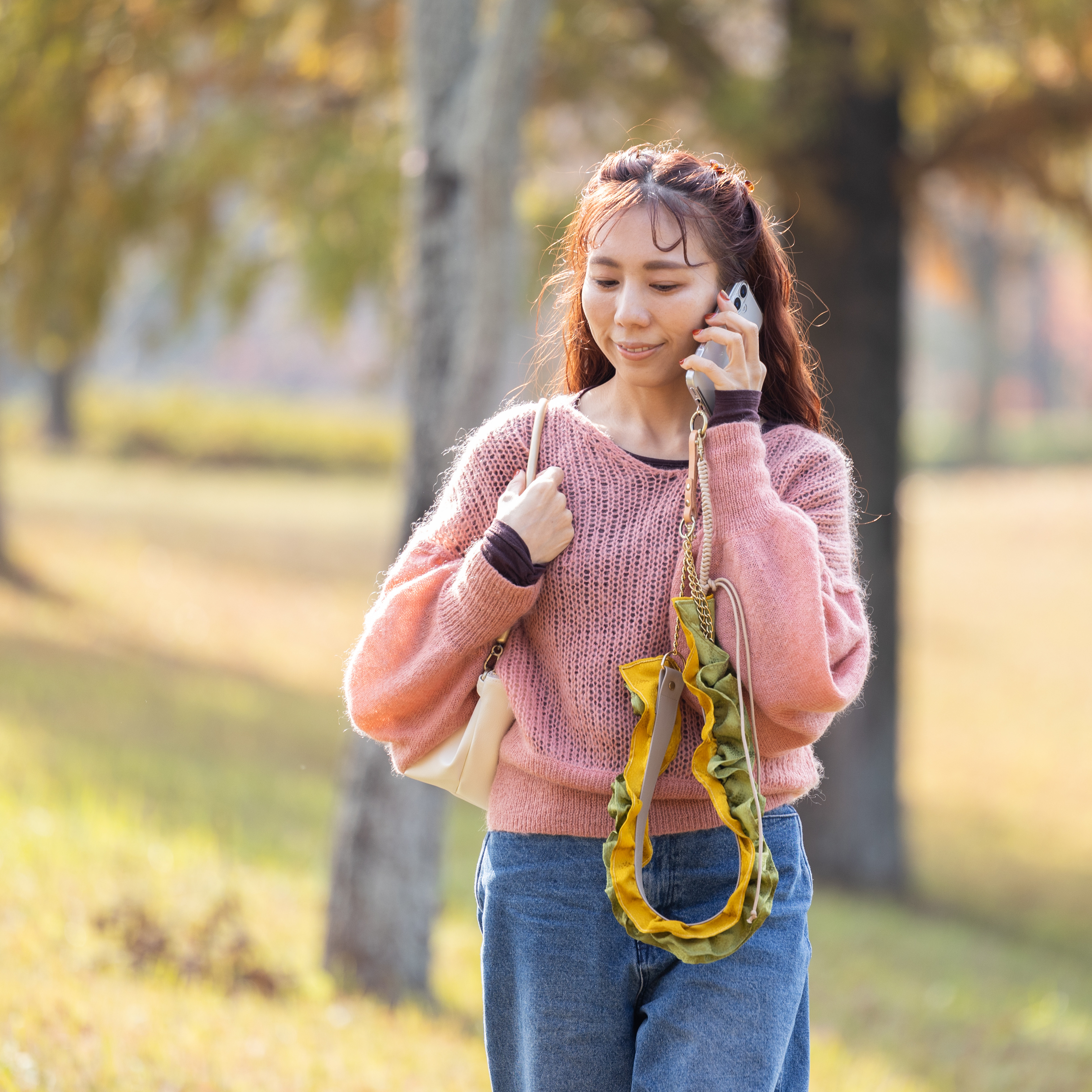 シルク×本革 長さ調節 ショルダーストラップ フリル スマホショルダー スマホストラップ 大人可愛い 個性的 斜めがけ