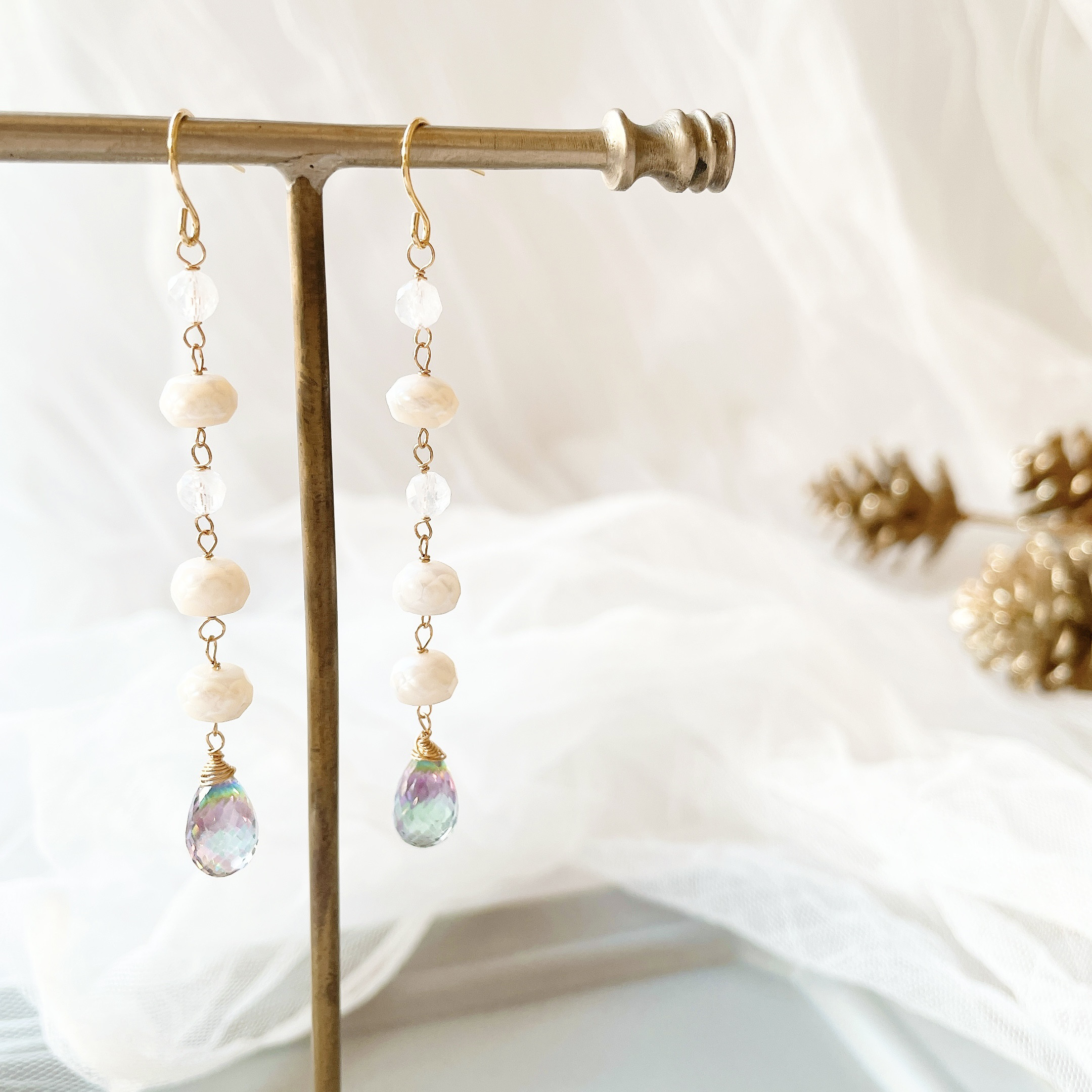 縦ラインが美しい＊淡水パールとミスティックトパーズのロングピアス/イヤリング