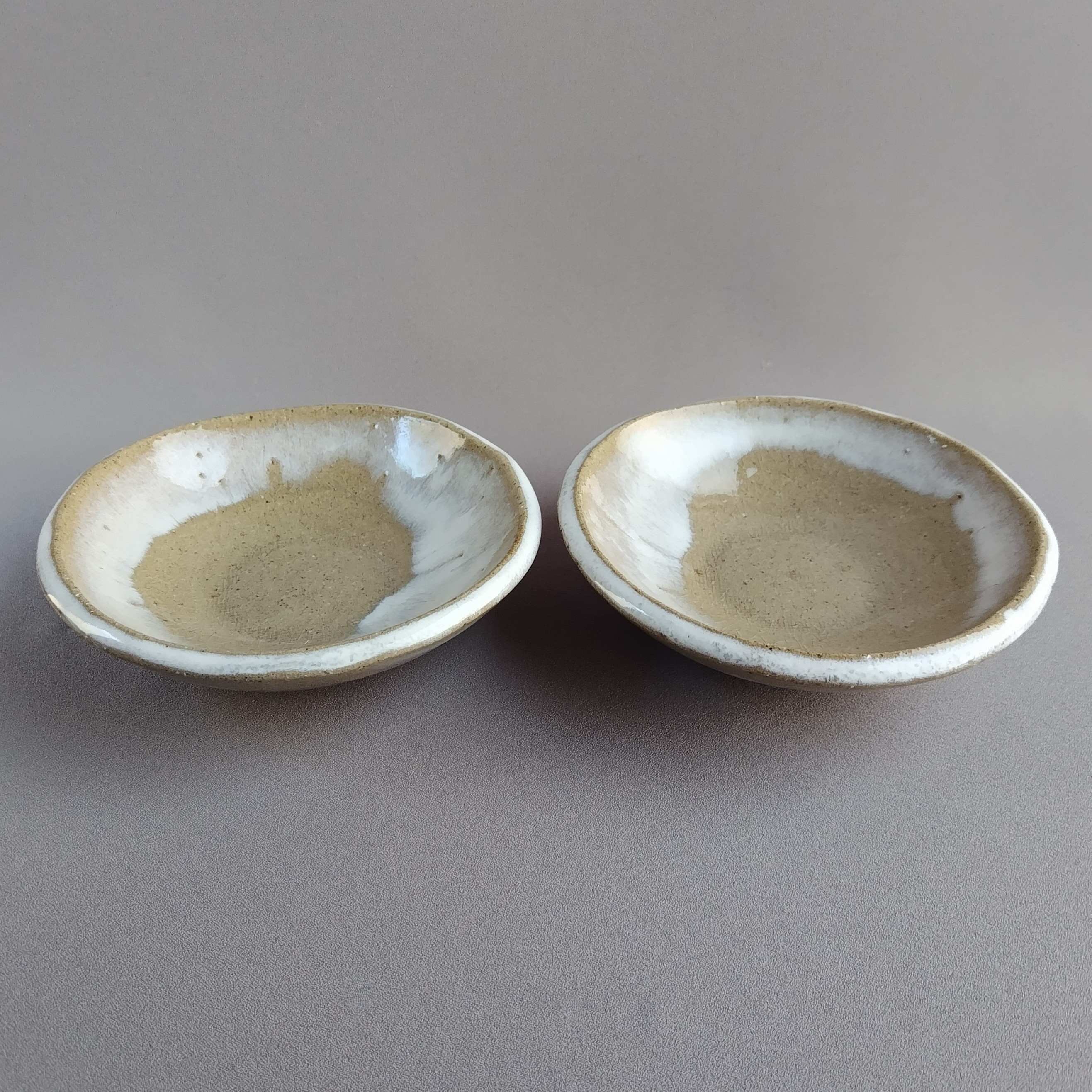 足つき板皿　白萩釉　ペア　【商品番号：00817】 4,800円