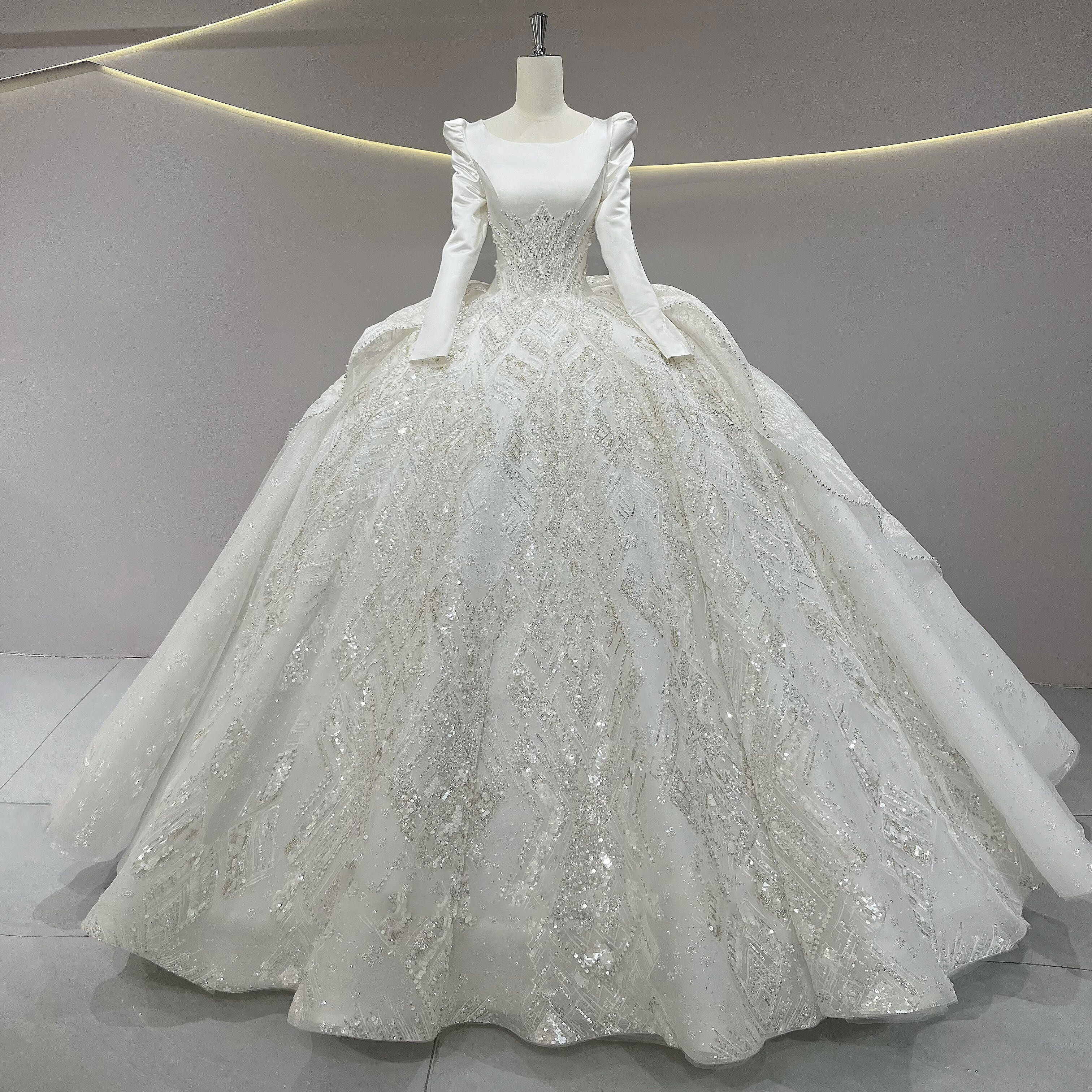 新作見逃さない　長袖　2026春婚秋婚ラッフルスカート　フロア丈　ラッフルスカート　エレガントなレース前撮り二次会披露宴