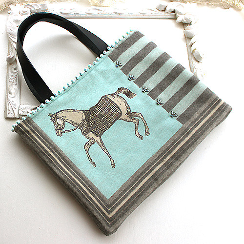 馬柄のビーズ刺繍　カシミアバッグ（大）