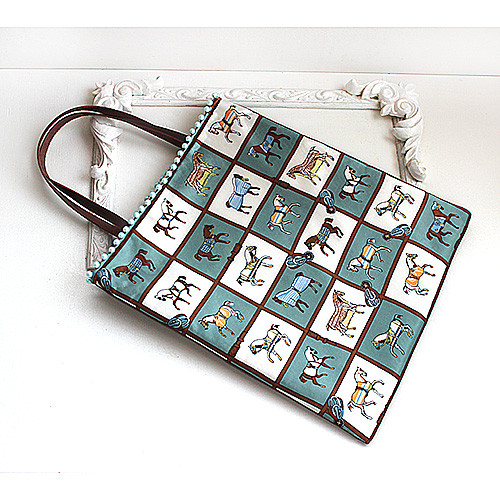 ビーズ飾り　馬着の馬バッグ