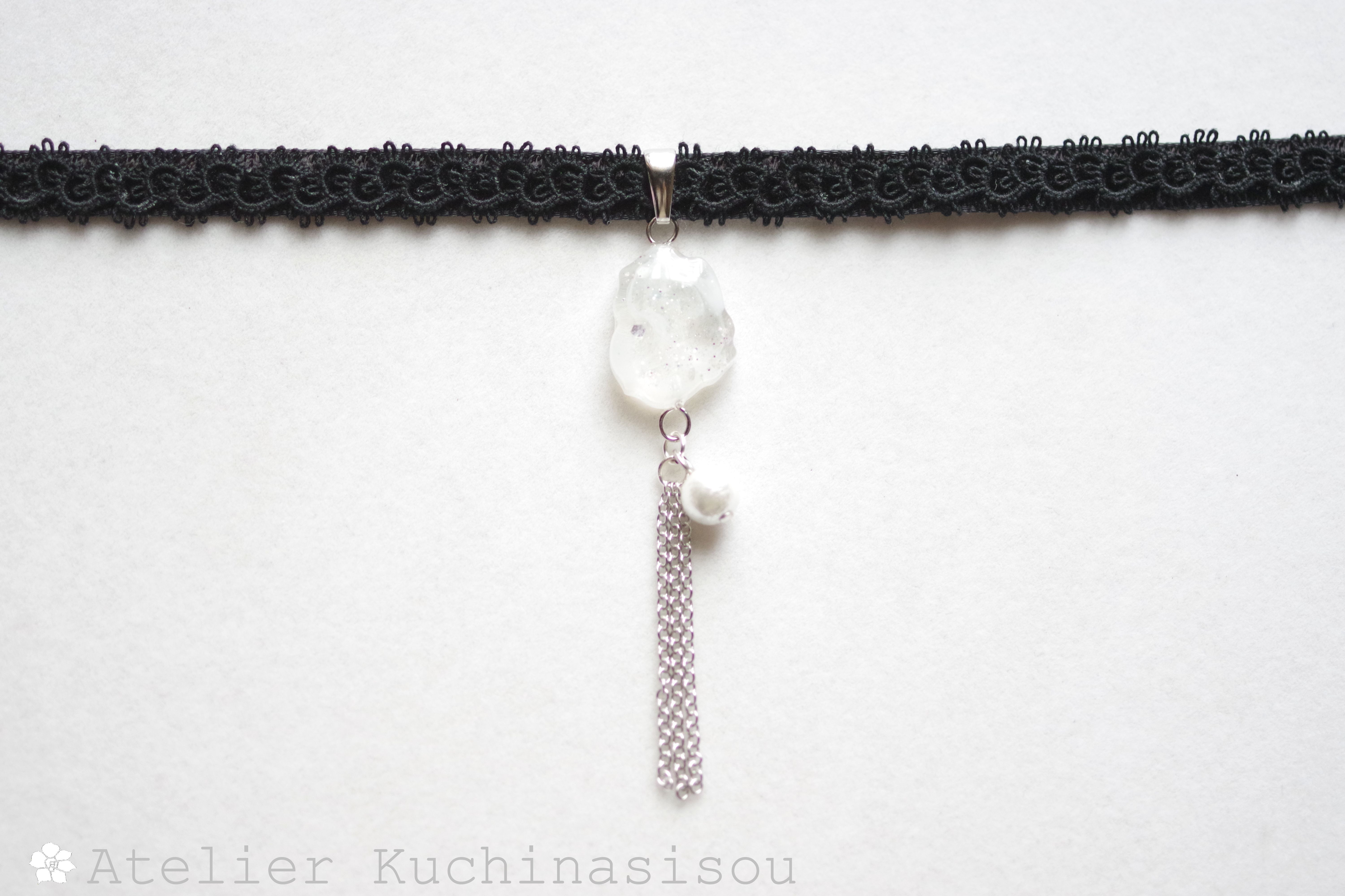 【受注製作】レジンアート　凹凸モチーフとタティングレースとベルベットリボンのチョーカー〈白い嵐〉