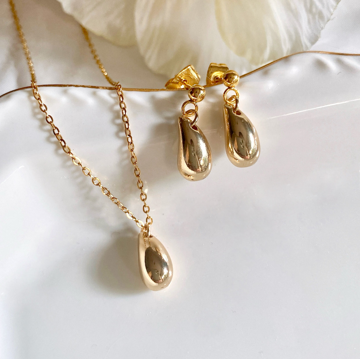 【新春福袋！】gold drop ネックレス&耳飾り　サージカルステンレス
