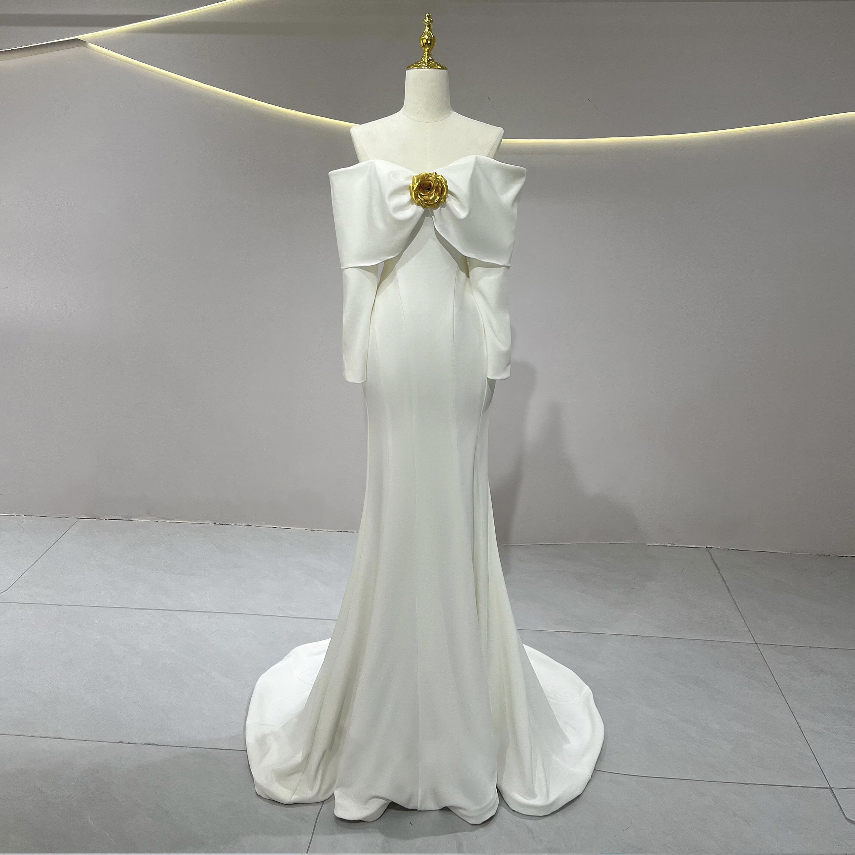 お買い得　タイトスカート　マーメイドドレス　ダンスパーティー　演奏会コンテスト卒業式二次会サテン白ホワイトオフショルダー