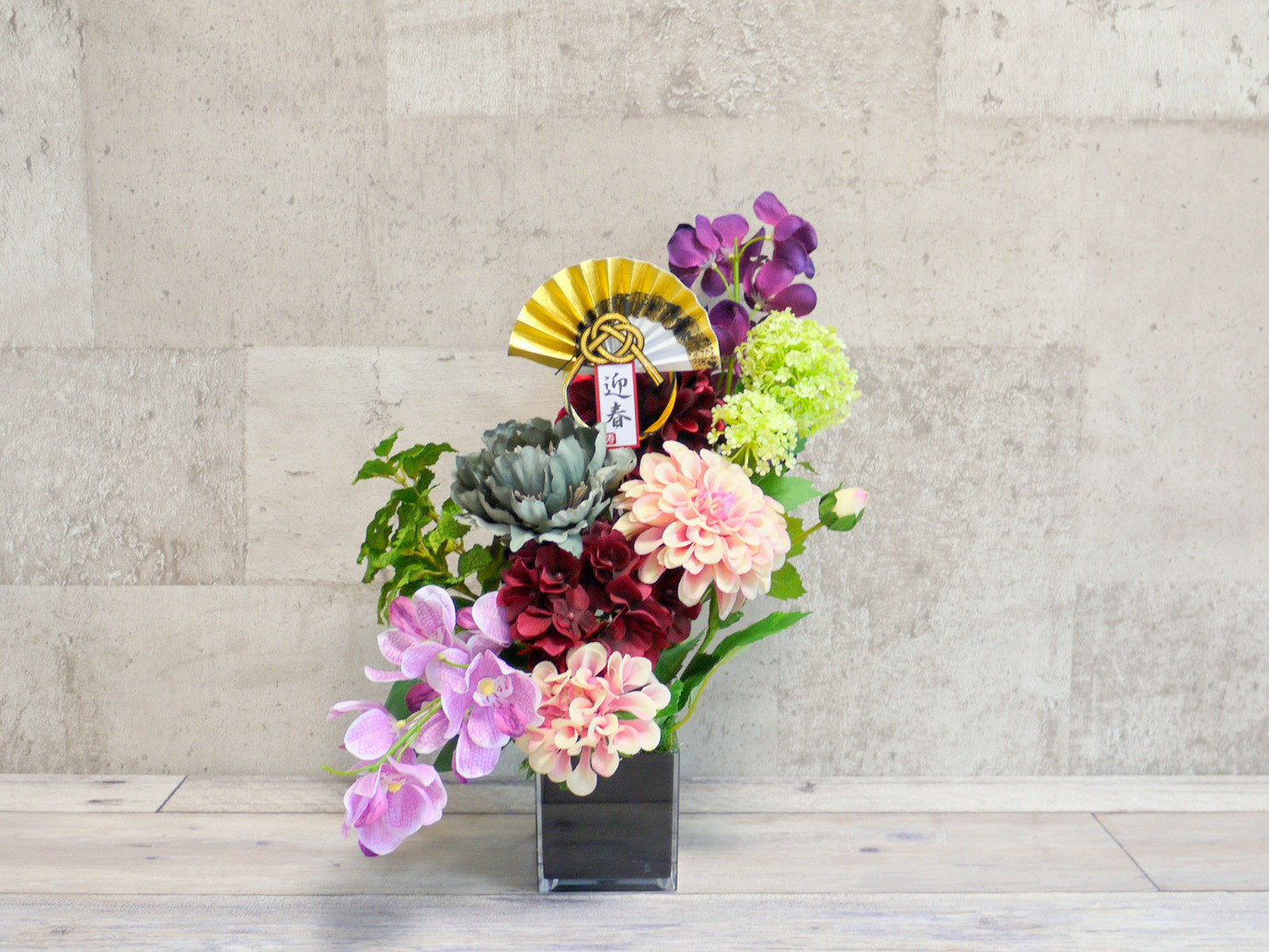 「送料無料」２０２６年　新春お飾り　クレセントmoonアレンジ　ダリアの花モダンフラワー　光触媒加工